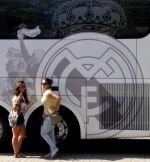 Con cristina y el autobus del madrid - Fotos de saray del Betis
